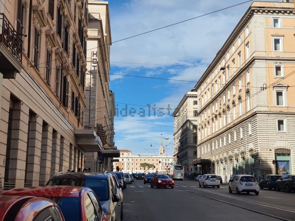 ufficio in vendita a Roma in zona Castro Pretorio