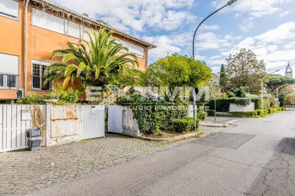 casa indipendente in vendita a Roma in zona Casal Palocco