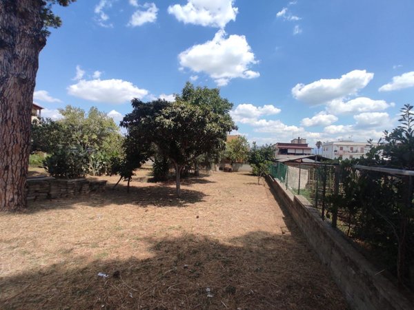 casale in vendita a Roma in zona Borghesiana