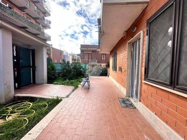 appartamento in vendita a Roma in zona Colle del Sole