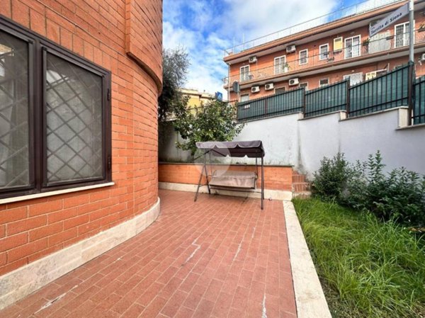 appartamento in vendita a Roma in zona Colle del Sole