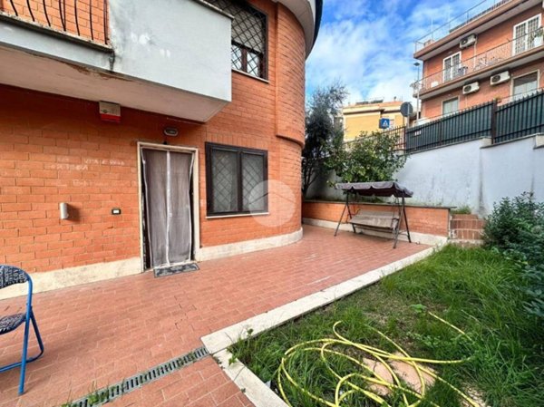 appartamento in vendita a Roma in zona Colle del Sole