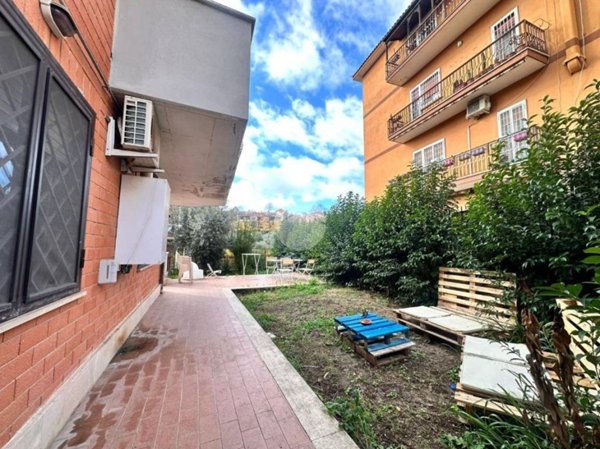 appartamento in vendita a Roma in zona Colle del Sole