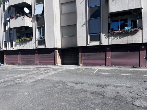 locale commerciale in vendita a Roma in zona Collatino