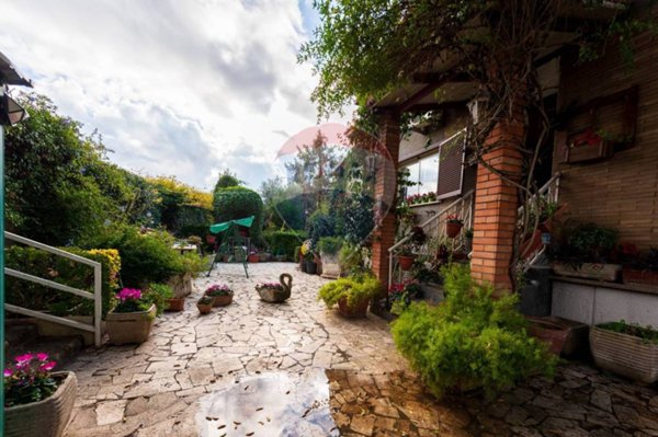 casa indipendente in vendita a Roma in zona Osteria del Curato