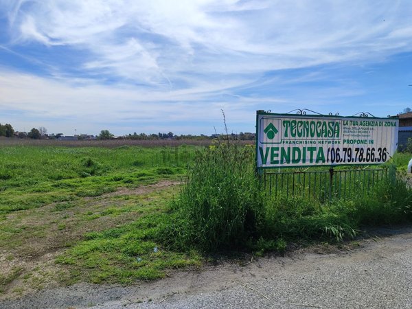 terreno edificabile in vendita a Roma in zona Ostia Antica