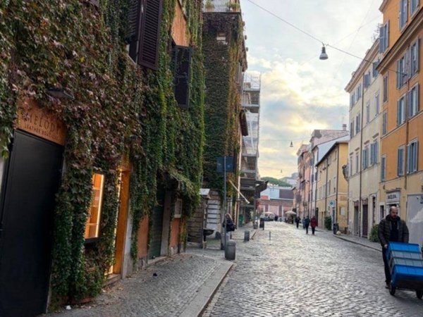 negozio in vendita a Roma in zona Rione Borgo