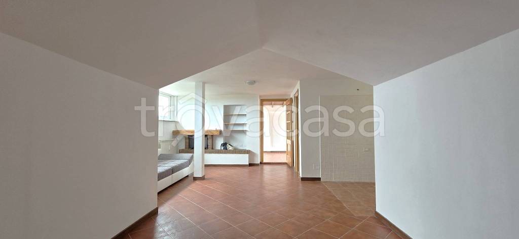 appartamento in vendita a Roma in zona Axa