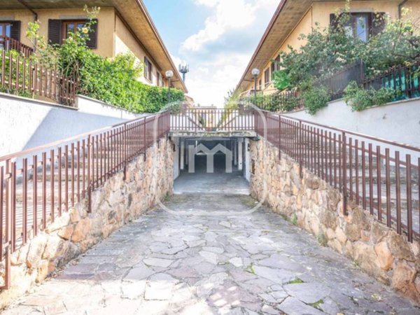 casa indipendente in vendita a Roma in zona Romanina