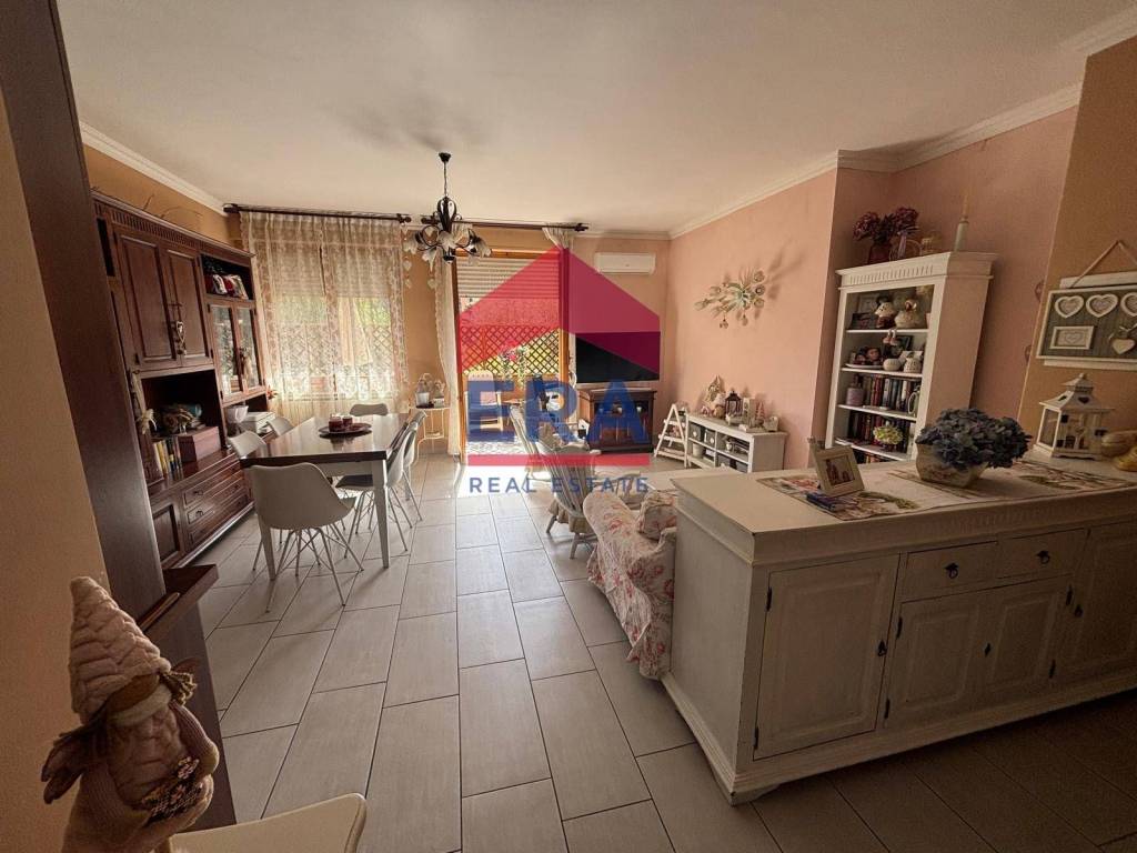 appartamento in vendita a Roma in zona Ardeatino