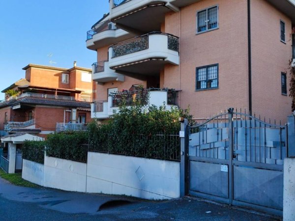 appartamento in vendita a Roma in zona Finocchio