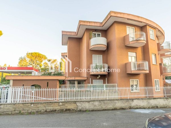 appartamento in vendita a Roma in zona Tor di Quinto
