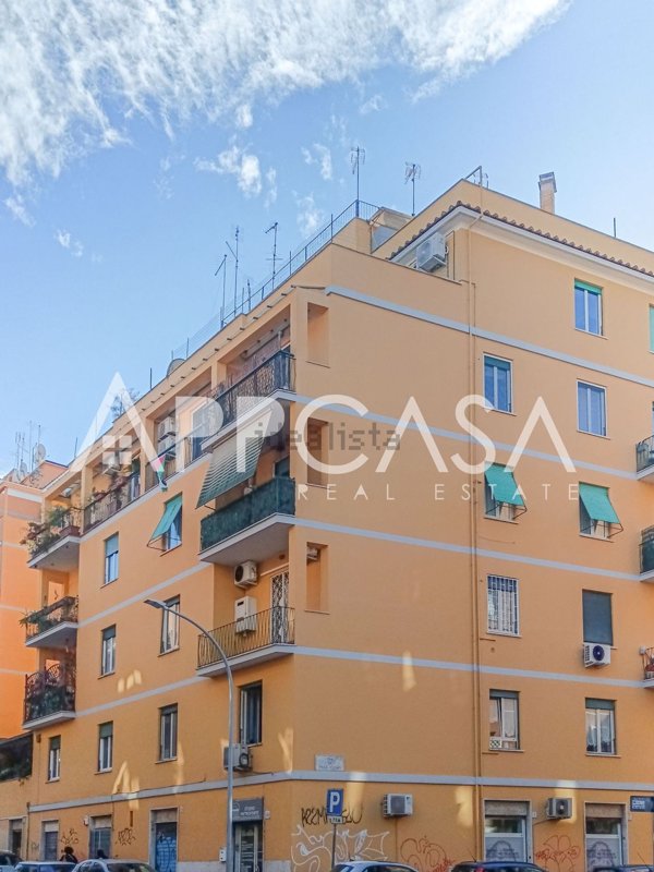 appartamento in vendita a Roma in zona Appio Latino