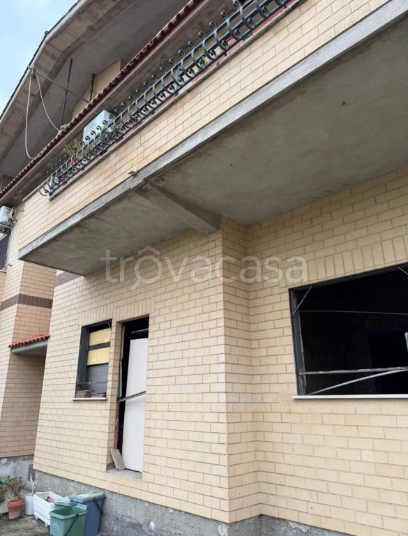 appartamento in vendita a Roma in zona Case Rosse