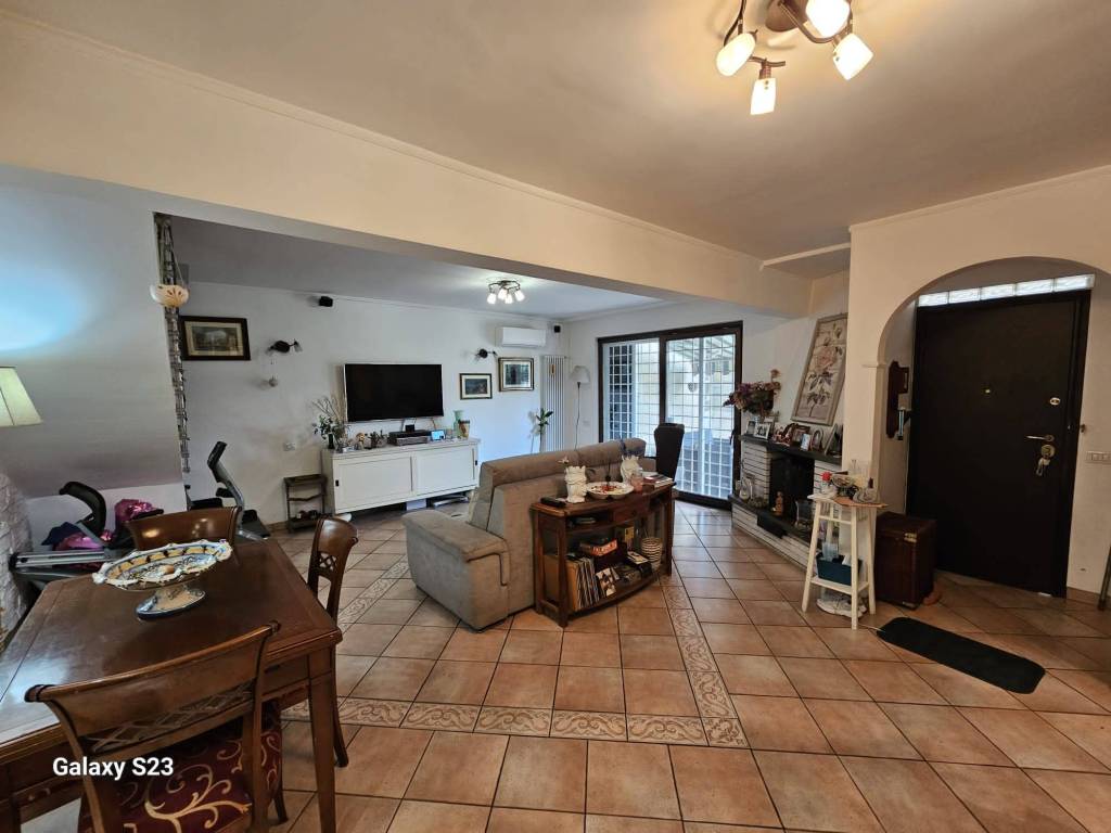 casa indipendente in vendita a Roma in zona Axa