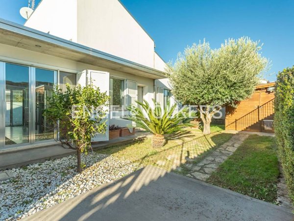 casa indipendente in vendita a Roma in zona Infernetto