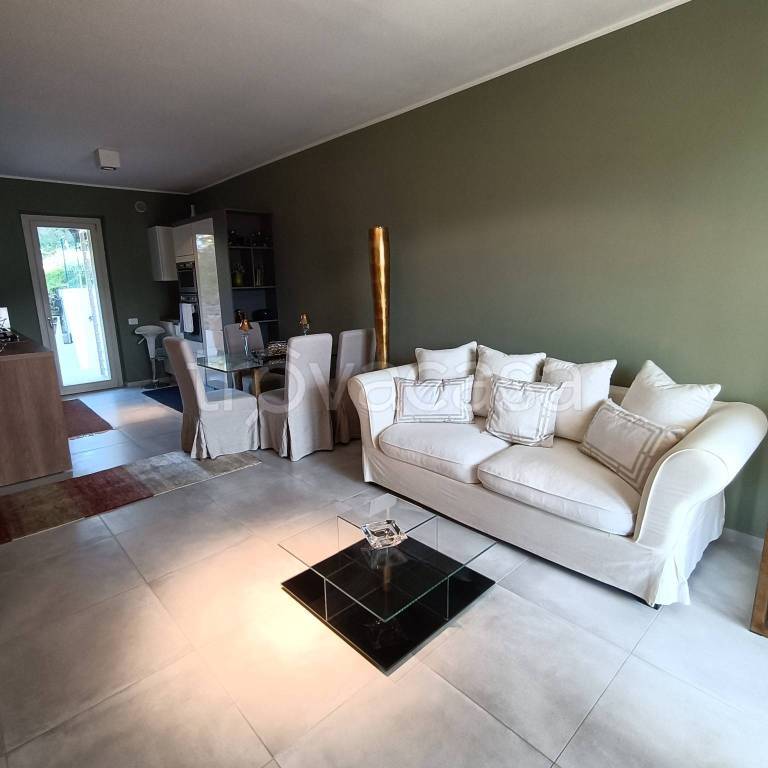 appartamento in vendita a Roma in zona Valle Muricana