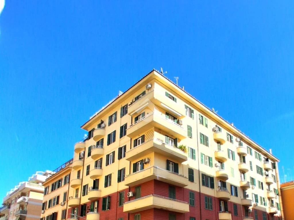 appartamento in vendita a Roma in zona Tuscolano