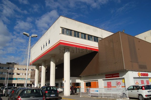 ufficio in vendita a Roma in zona Torre Angela