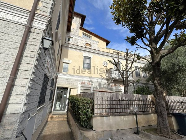 appartamento in vendita a Roma in zona Tuscolano
