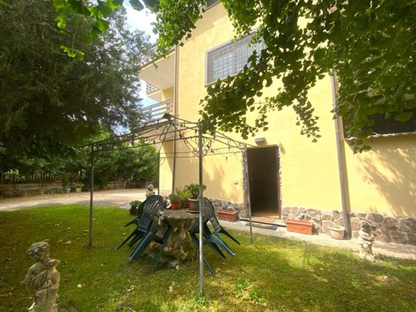 casa indipendente in vendita a Roma in zona Finocchio