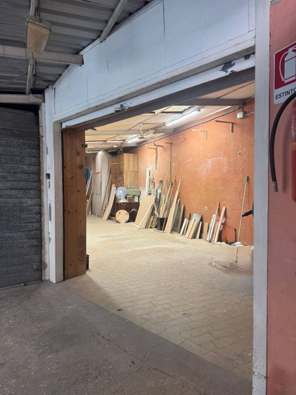 locale commerciale in vendita a Roma