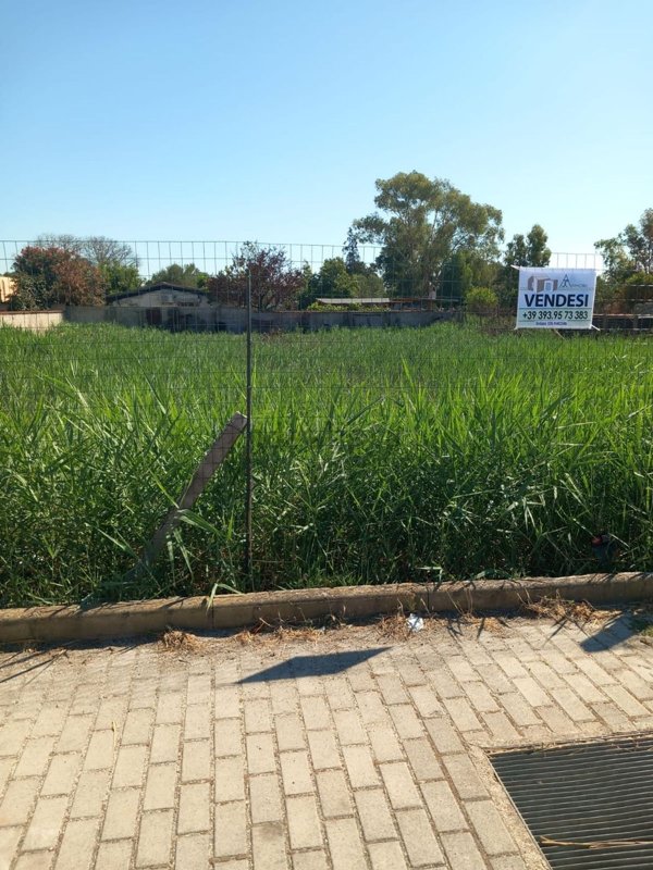 casa indipendente in vendita a Roma in zona Ostia Antica
