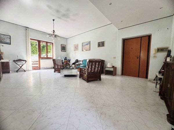 appartamento in vendita a Roma in zona Giardini di Corcolle