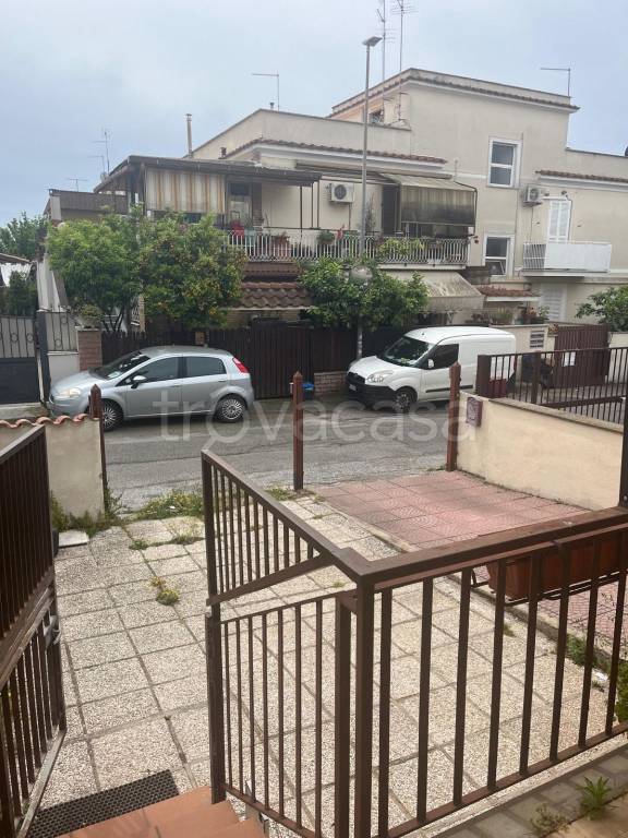 casa indipendente in vendita a Roma in zona Acilia