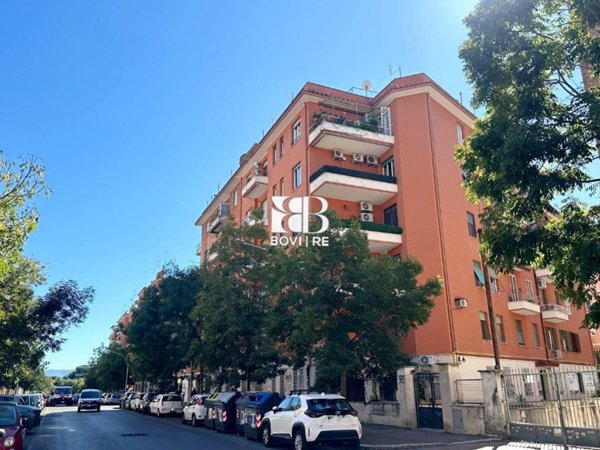 appartamento in vendita a Roma in zona Tuscolano