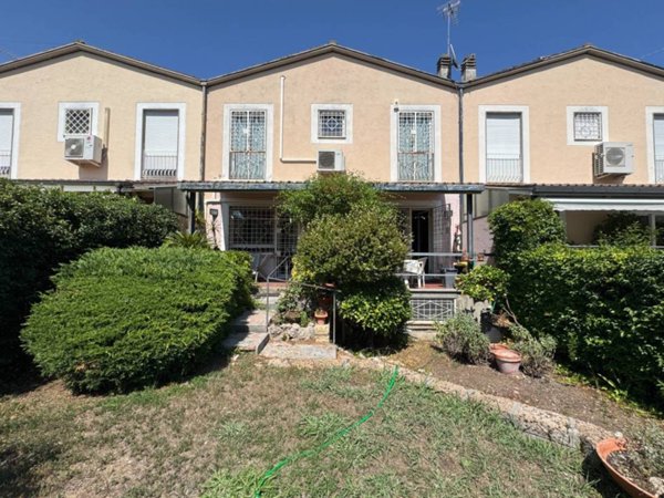 casa indipendente in vendita a Roma in zona Casal Palocco