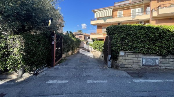casa semindipendente in vendita a Roma in zona Vitinia