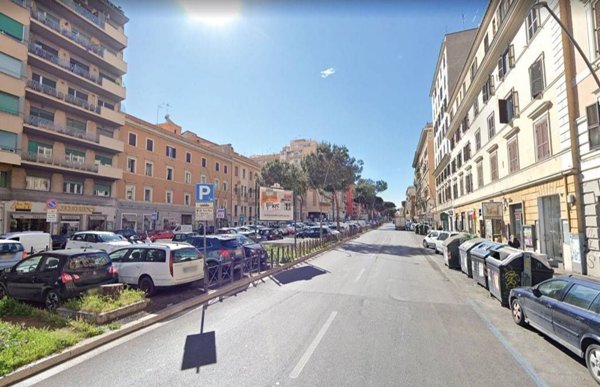 locale commerciale in vendita a Roma
