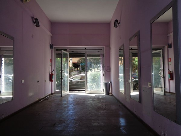 negozio in vendita a Roma in zona Ostia