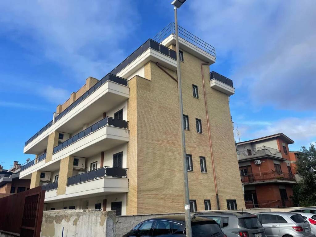 appartamento in vendita a Roma in zona Casal Morena