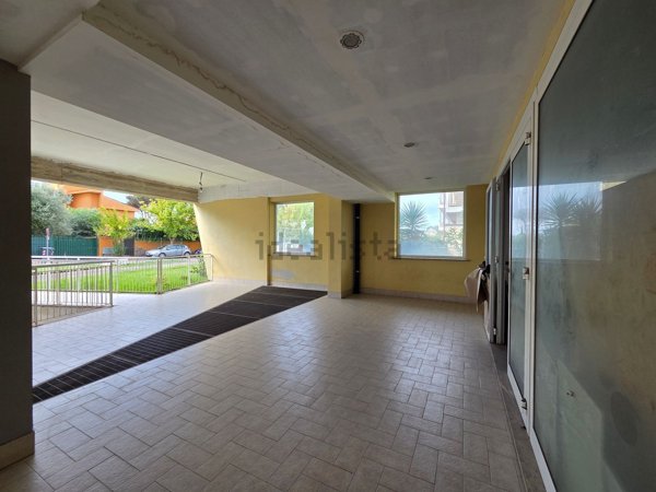 ufficio in vendita a Roma in zona Infernetto