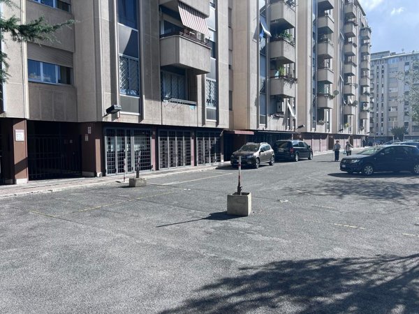 locale commerciale in vendita a Roma in zona Collatino