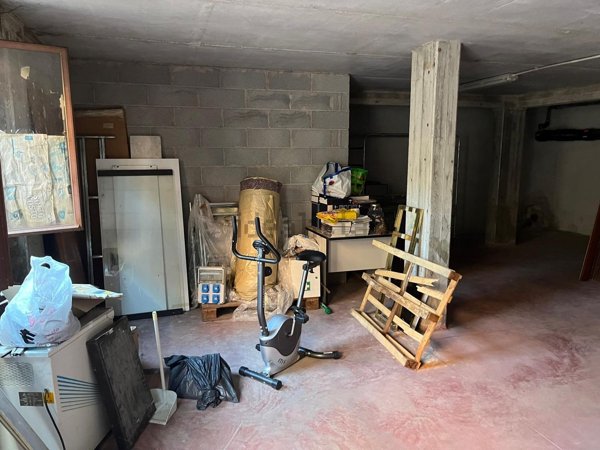 locale di sgombero in vendita a Roma in zona Torre Angela