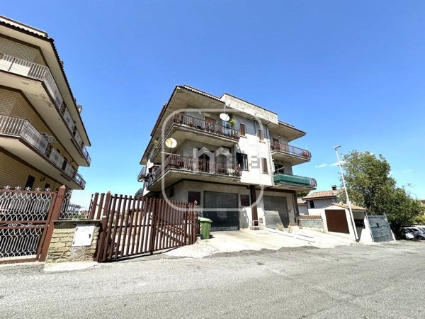 appartamento in vendita a Roma in zona Finocchio