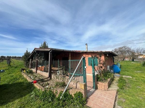 casale in vendita a Roma in zona Casal Morena