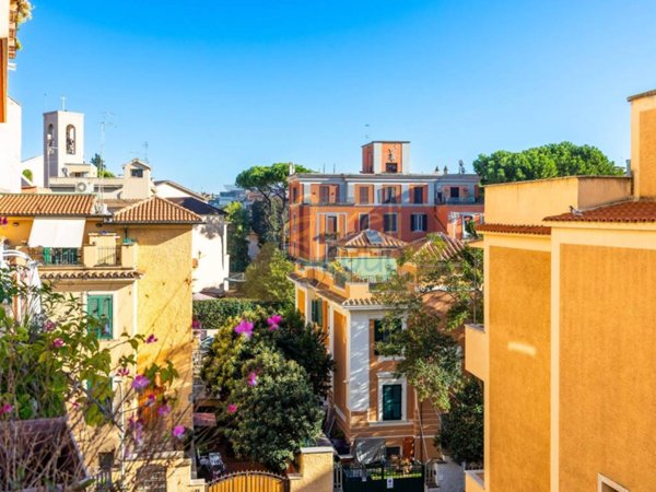 casa indipendente in vendita a Roma in zona Tuscolano