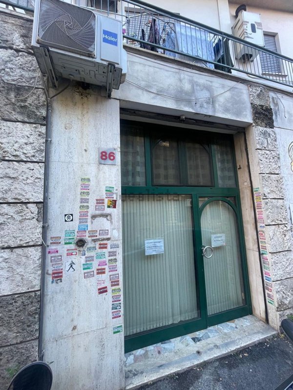 locale commerciale in vendita a Roma in zona Prenestino-Labicano