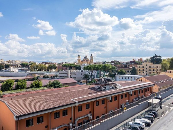 appartamento in vendita a Roma in zona Appio Latino