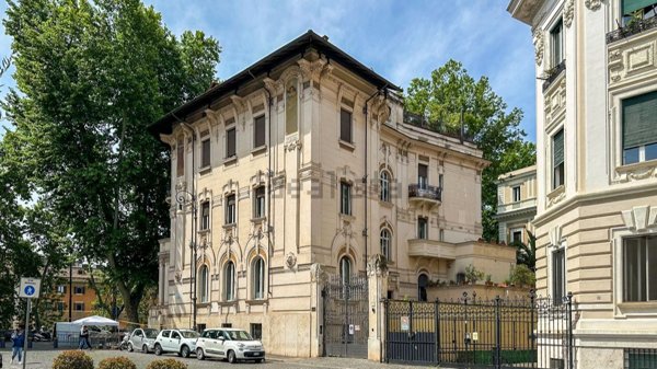 ufficio in vendita a Roma in zona Campo Marzio