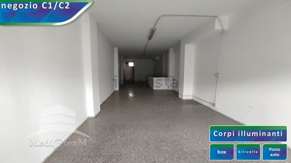 locale commerciale in vendita a Roma in zona Casal Morena