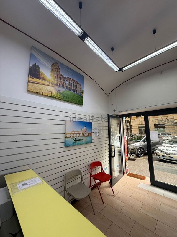 locale commerciale in vendita a Roma in zona Rione Prati