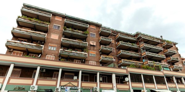 appartamento in vendita a Roma in zona Ardeatino