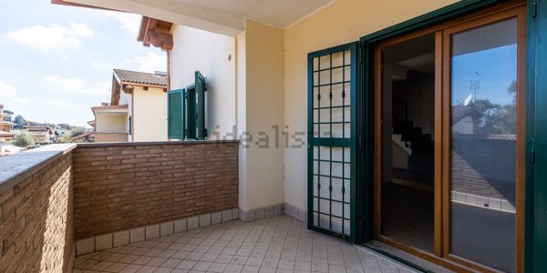 appartamento in vendita a Roma in zona Longarina