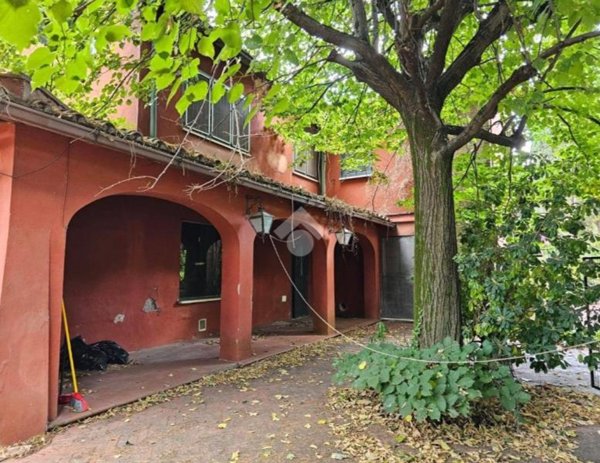 casa indipendente in vendita a Roma in zona Appio Pignatelli