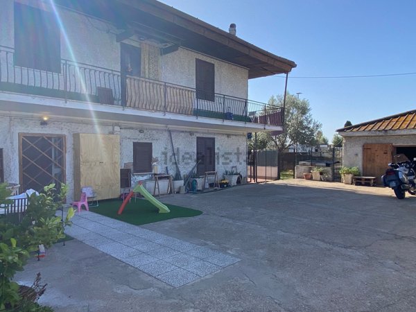 appartamento in vendita a Roma in zona Ostia Antica